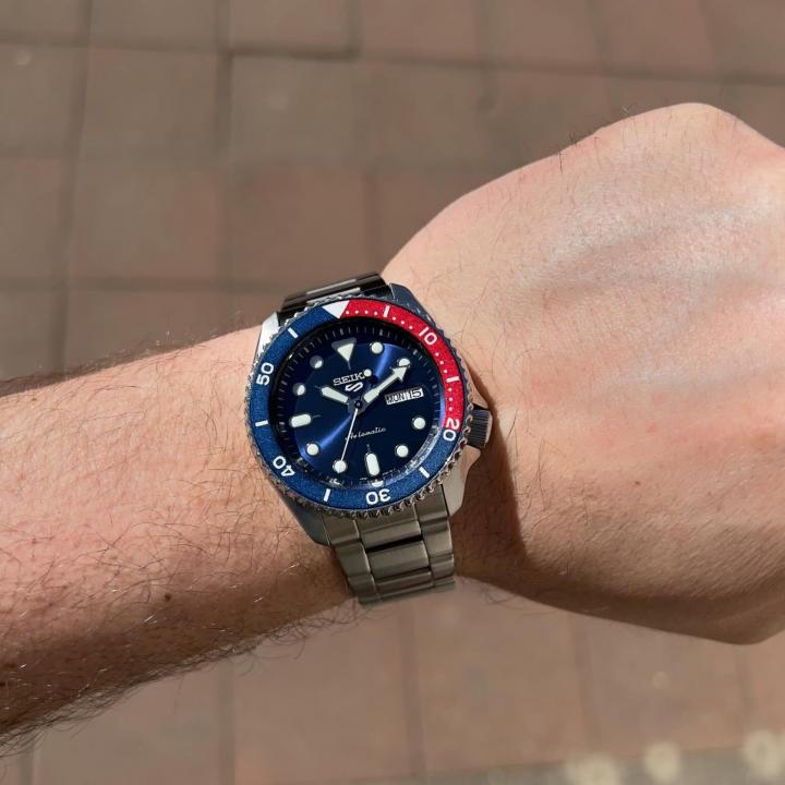 Seiko 5 Sports Automatic blue red