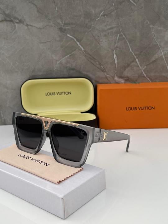 Louis Vuitton 1502 grey black