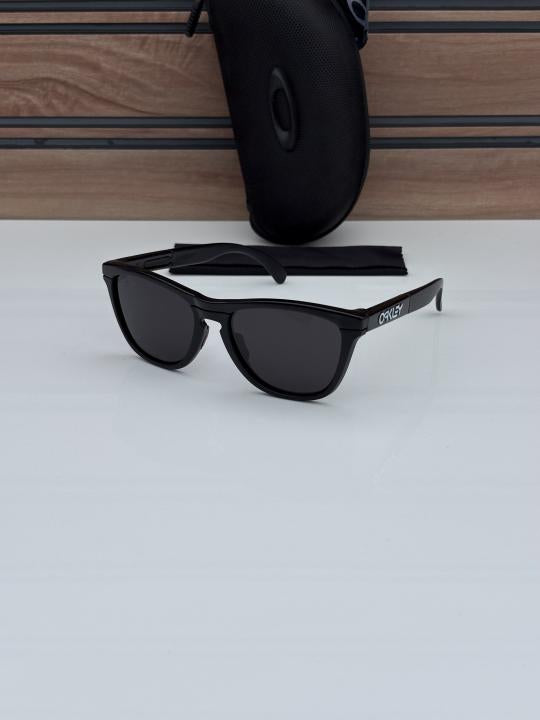 Oakley 9284 black