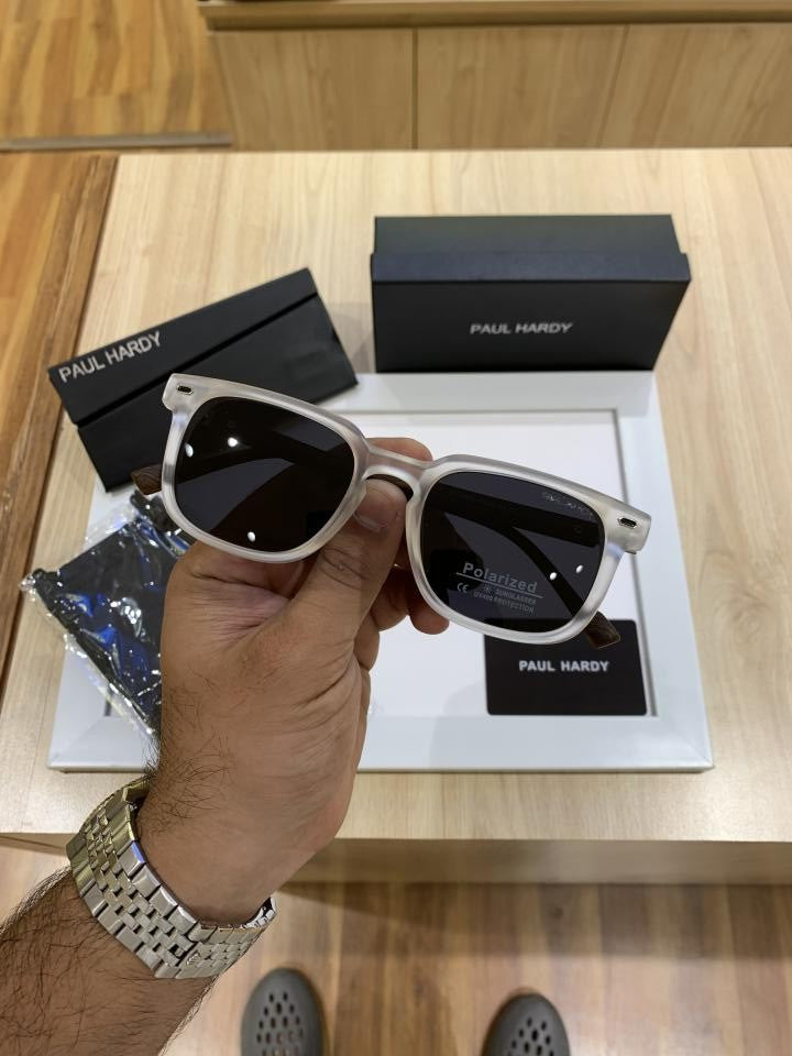 Paul hardy 10078 white black