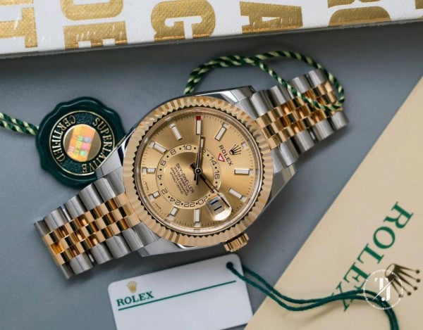 Rolex Oyster perpetual Sky Dweller silver gold